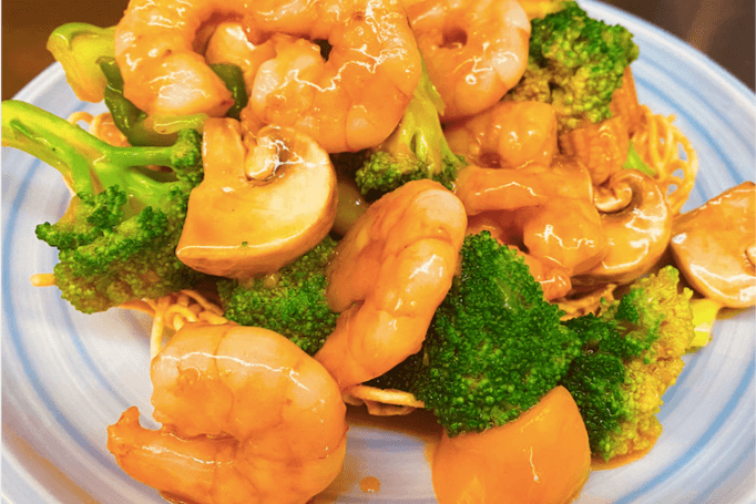 15. Stir Fried Vegetables in a Noodle Nest with Prawns 雀巢蝦