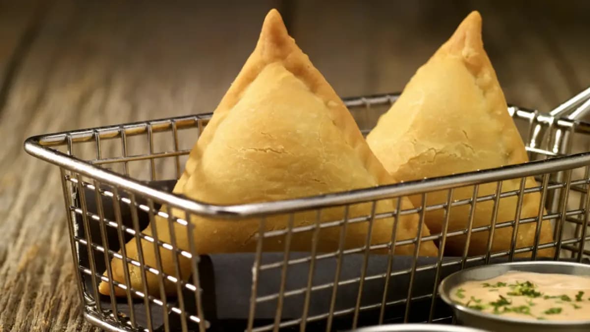 Vegetable Samosas (2 pcs)