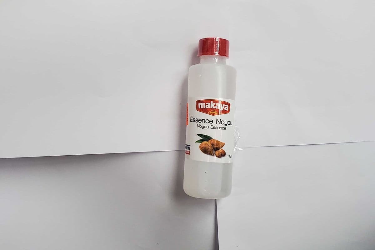 PETIT BOUTEILLE ESSENCE D'AMANDE (NOYAU) (118 ML)