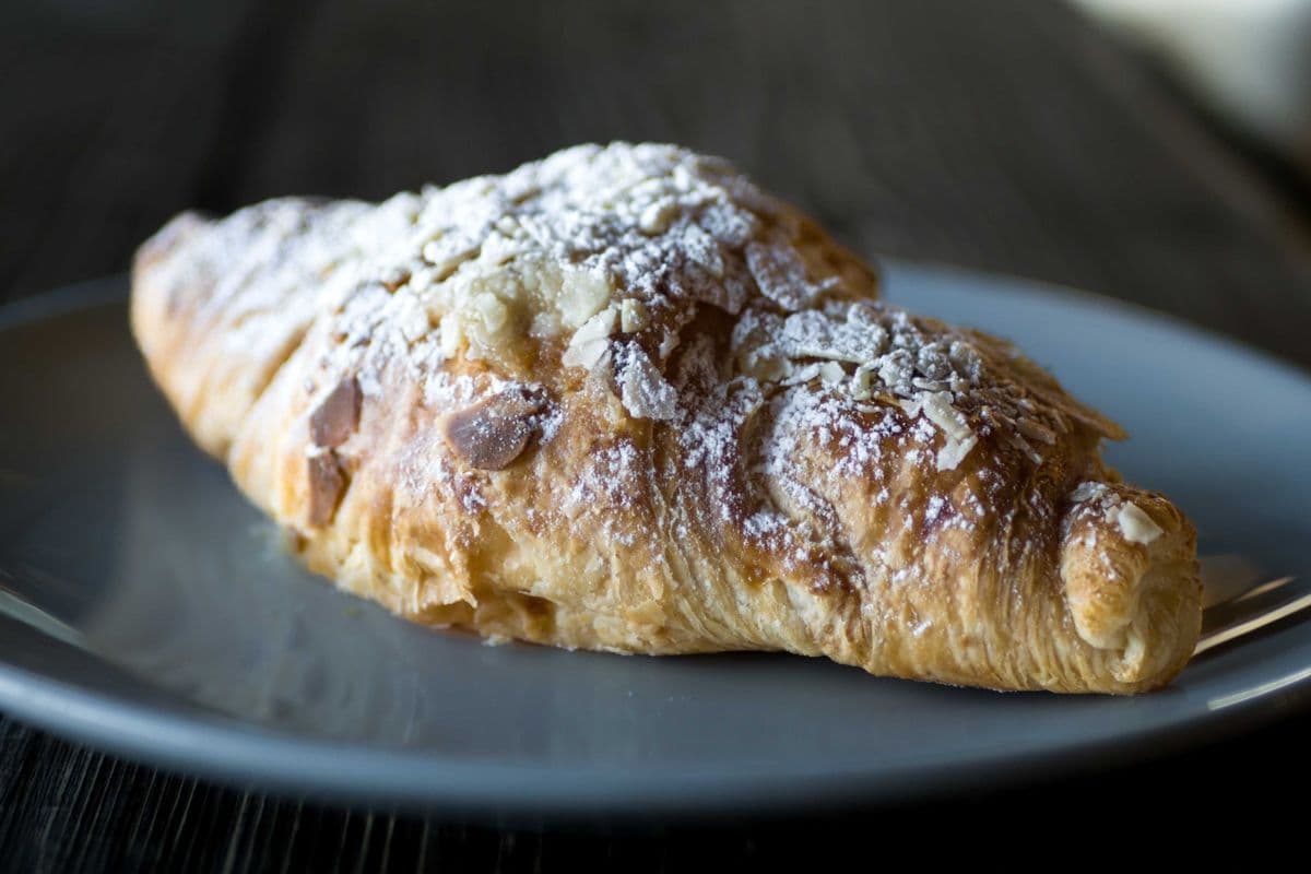 Almond Croissant (1 pc)