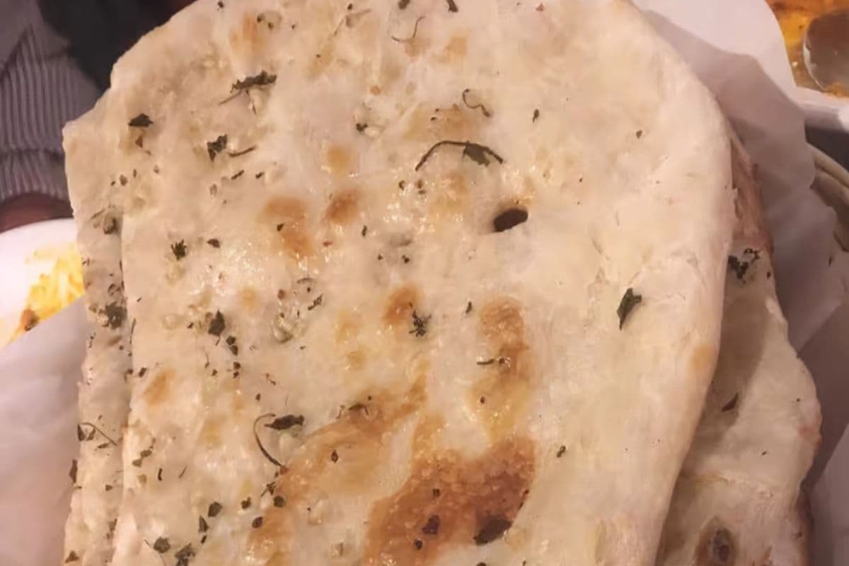 66. Pain naan à l'ail / Garlic Naan Bread