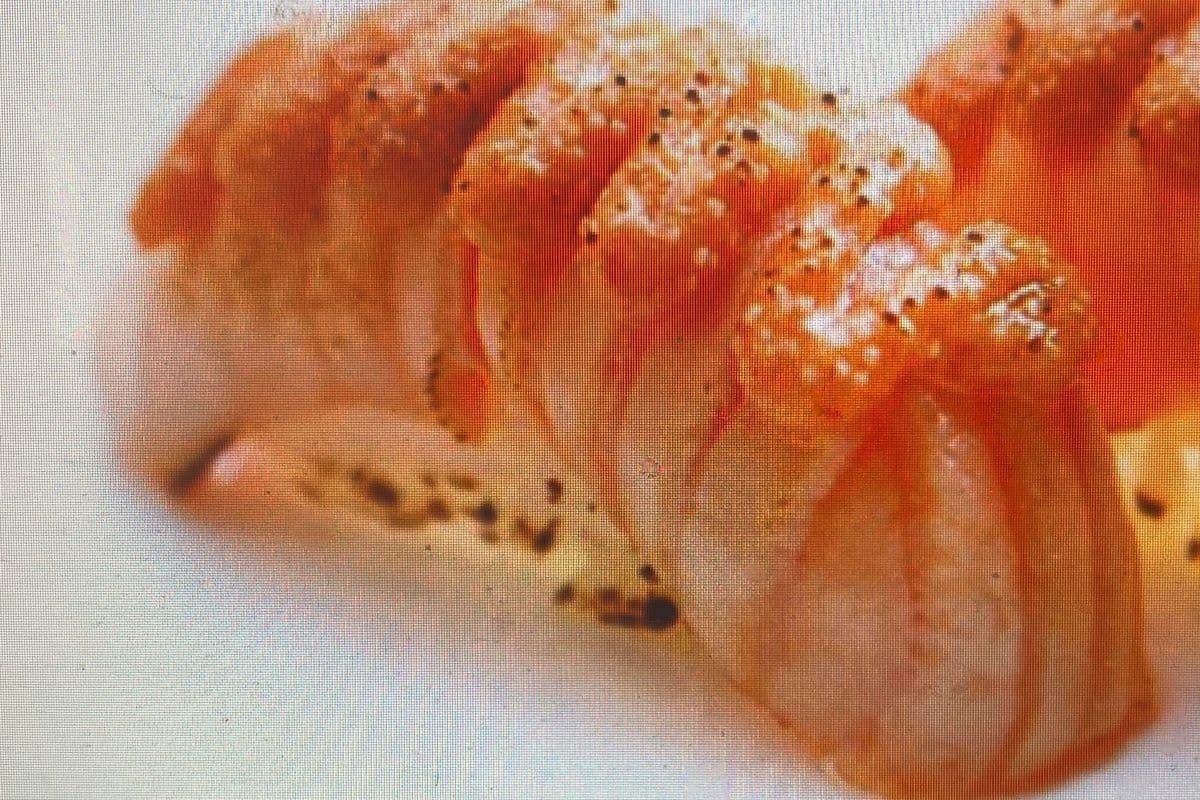 Salmon aburi sushi (1pc) 烧三文鱼寿司1片