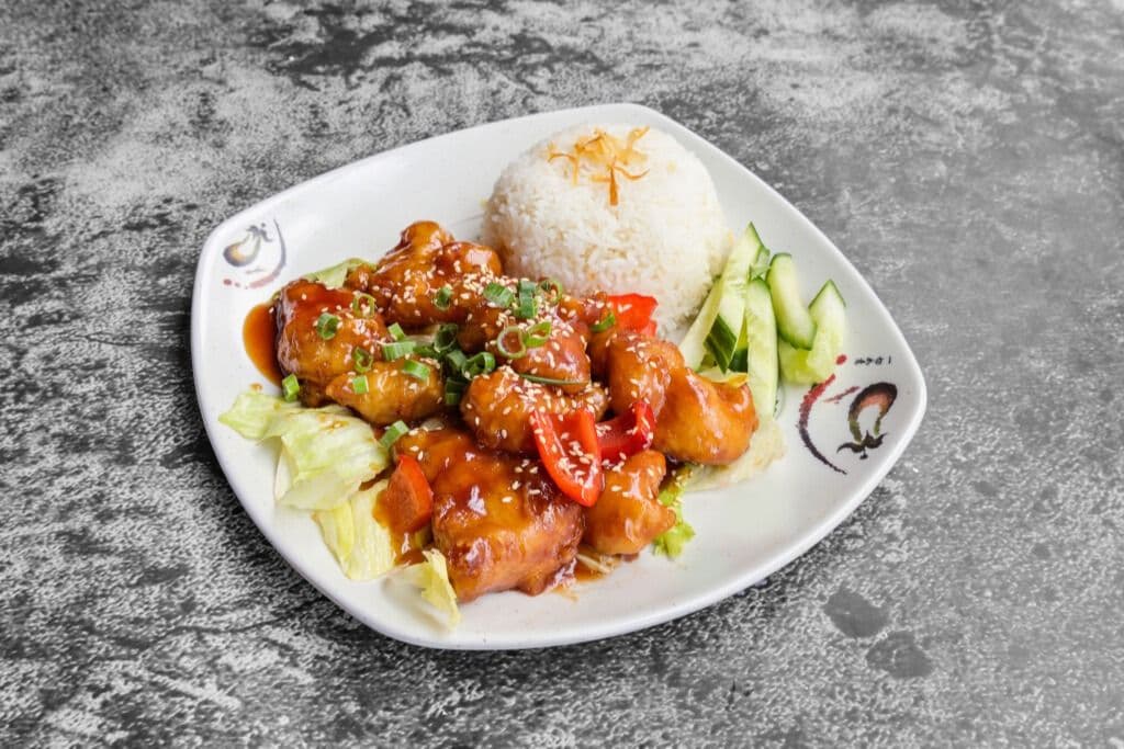 B1. Poulet général viet sur riz vapeur / General Viet Chicken with steamed rice