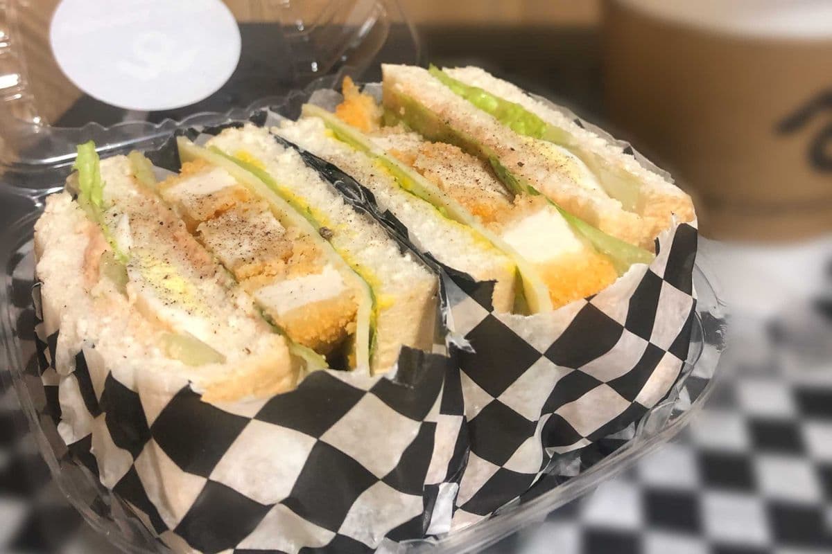 Deluxes Sandwiches