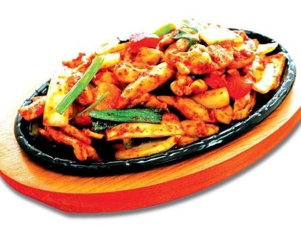Barbeque Spicy Chicken (튀긴 매운 닭고기鐵板辣雞肉)