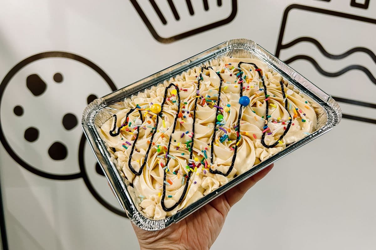 Happy Birthday Sweet Tin (Large, 4-6 servings)