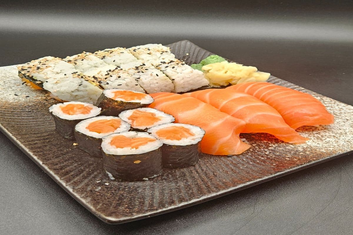 Salmon Holic Combo (17 pcs)