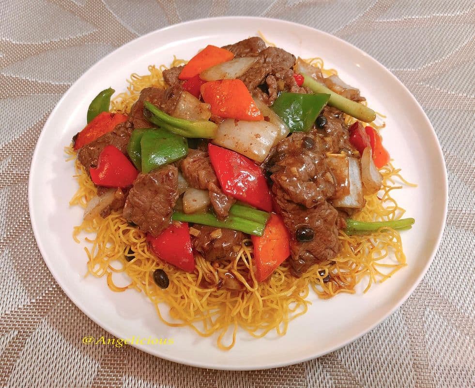 Beef in Black Bean Sauce Crispy Chow Mein / 豉椒牛肉炒麵
