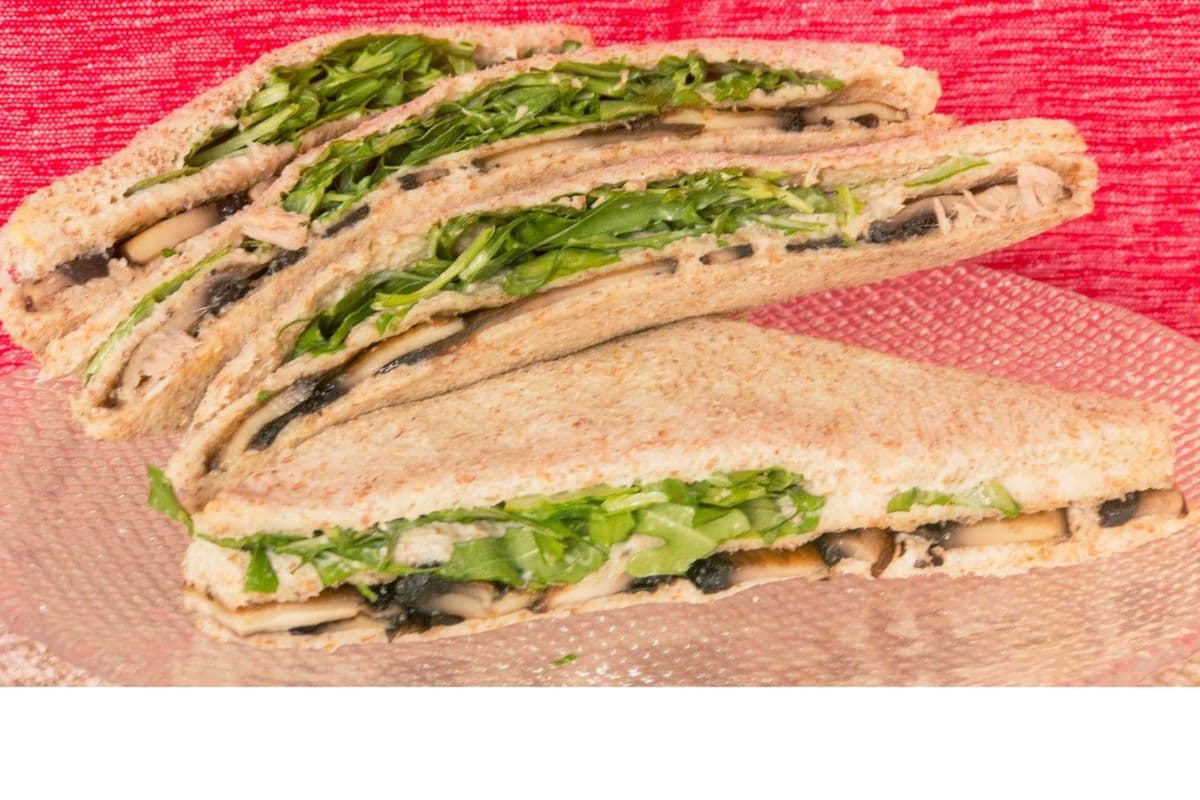 4 Caramelized mushrooms & Arugula greens Sandwiches (Vegan) (Triangular)