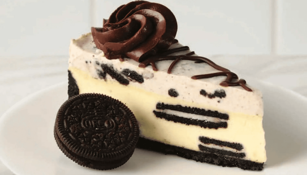 OREO Cookies and Cream Cheesecake