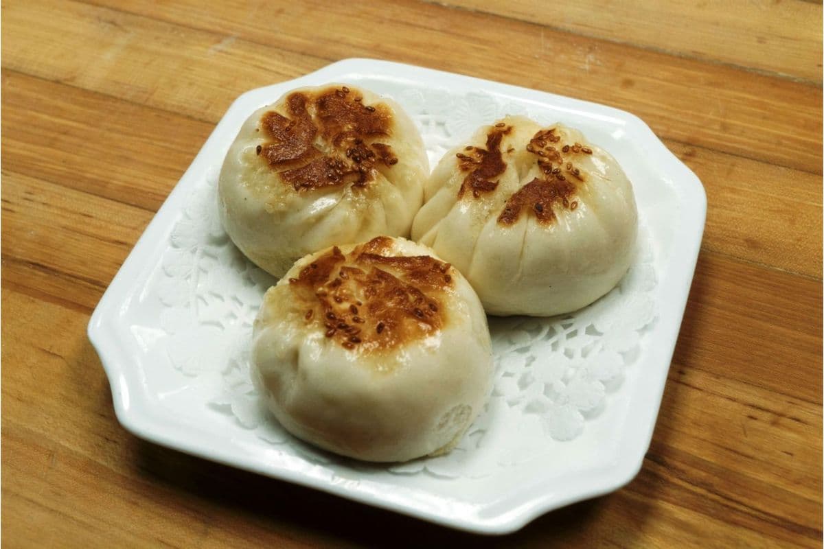 430. Pan-Fried Pork and Vegetable Buns