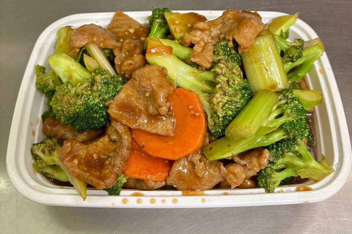 B5. Tender Beef with Broccoli