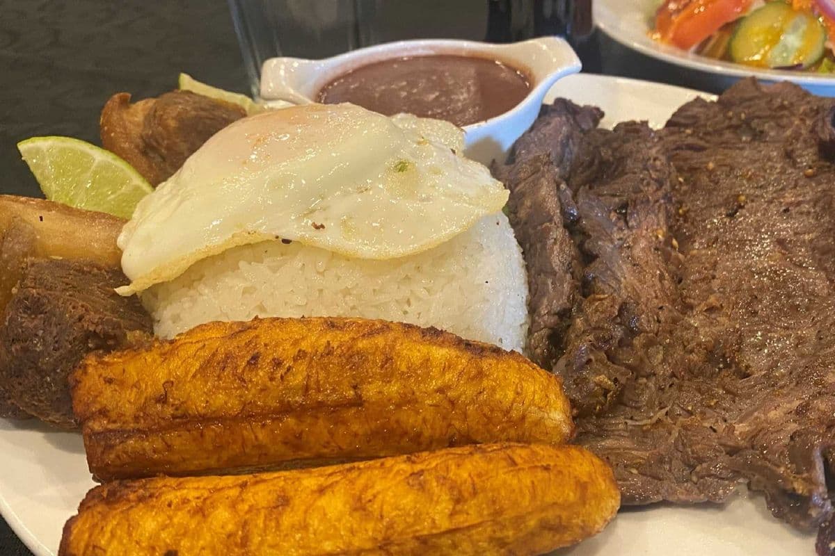 Salvadorian Platter / Bandeja Salvadorena