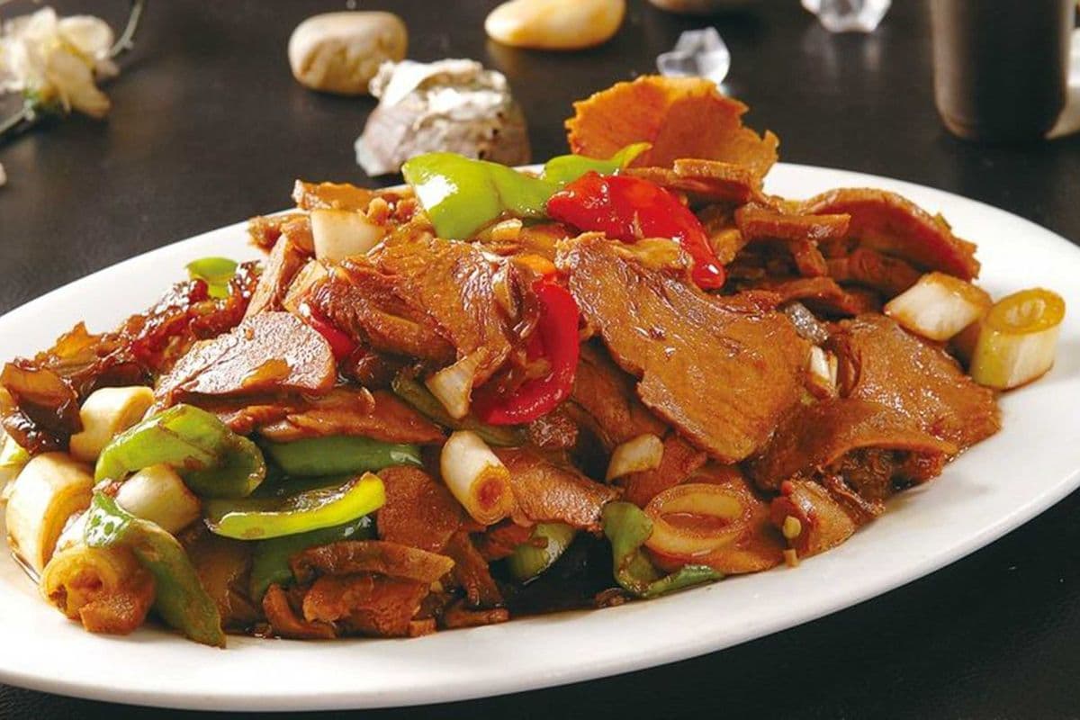 12. Sautéed Sliced Pork with Pepper and Chili (回锅肉)