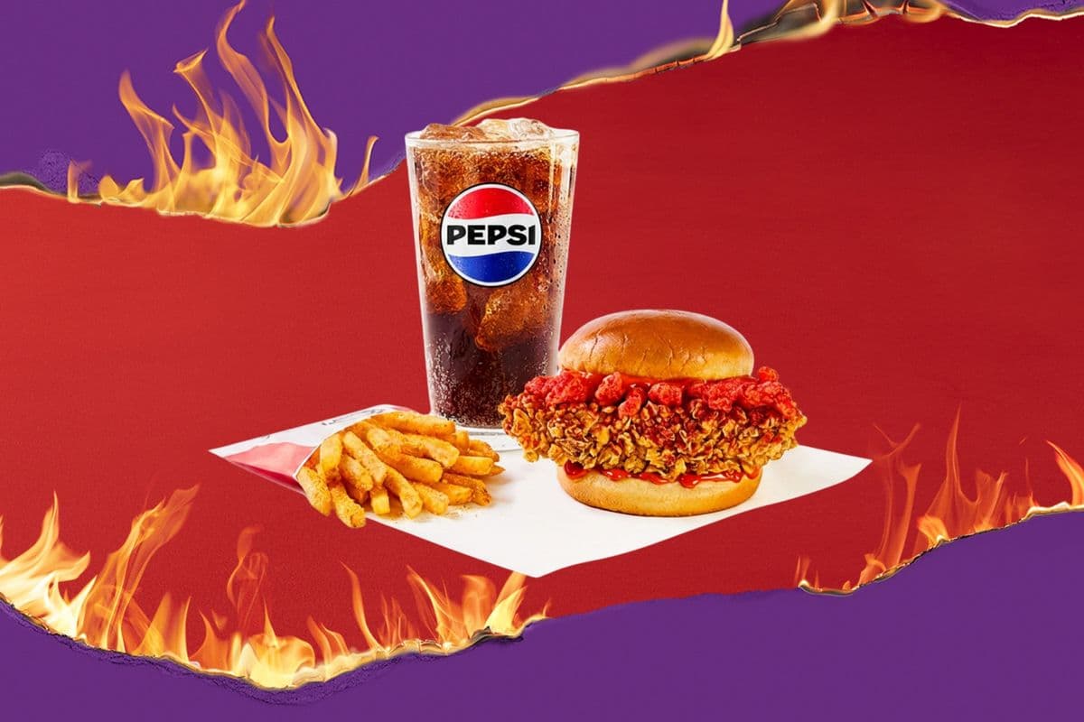 Combo sandwich au poulet Cheetos Enflammé / Flamin' Hot Chicken Sandwich Combo
