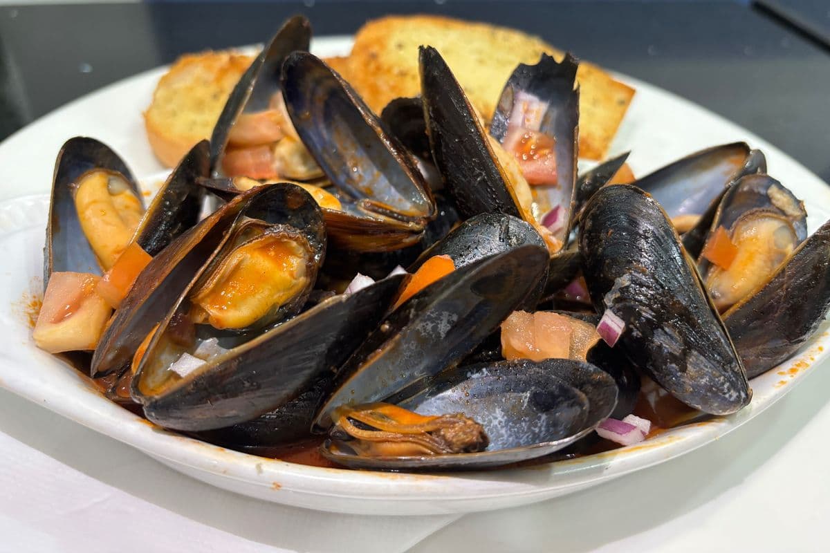 Tomato Garlic Mussels