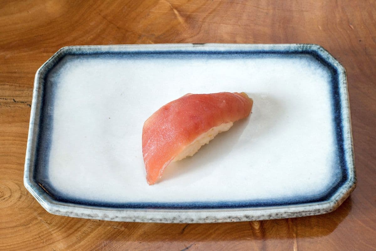 Tuna Sushi (2 pcs)
