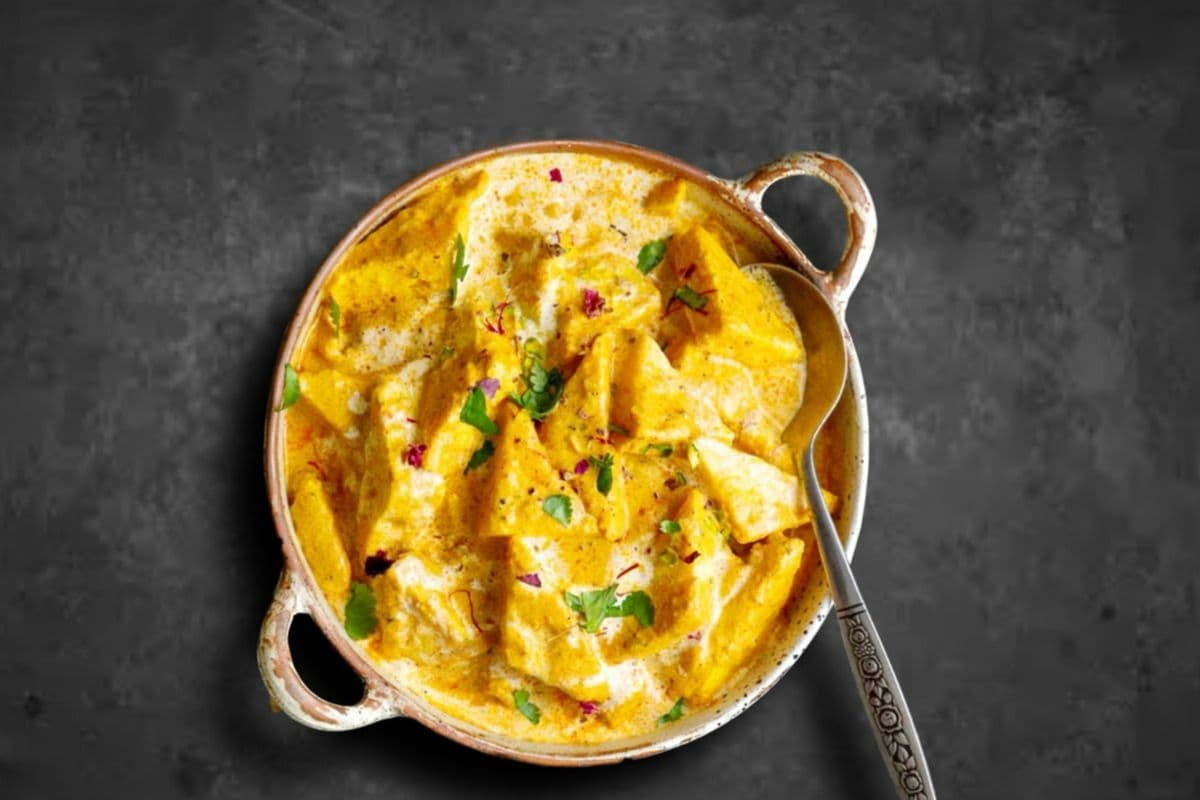 Shahi Paneer with Naan Bread