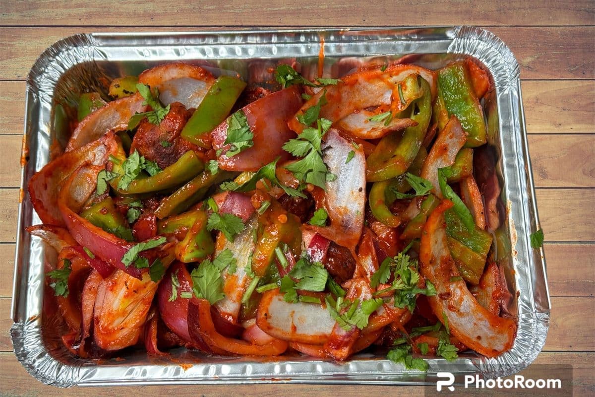 Hot wings with onions