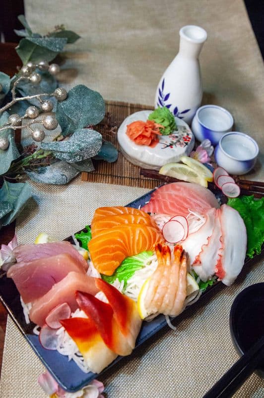 Assorted Sashimi (19 pcs)