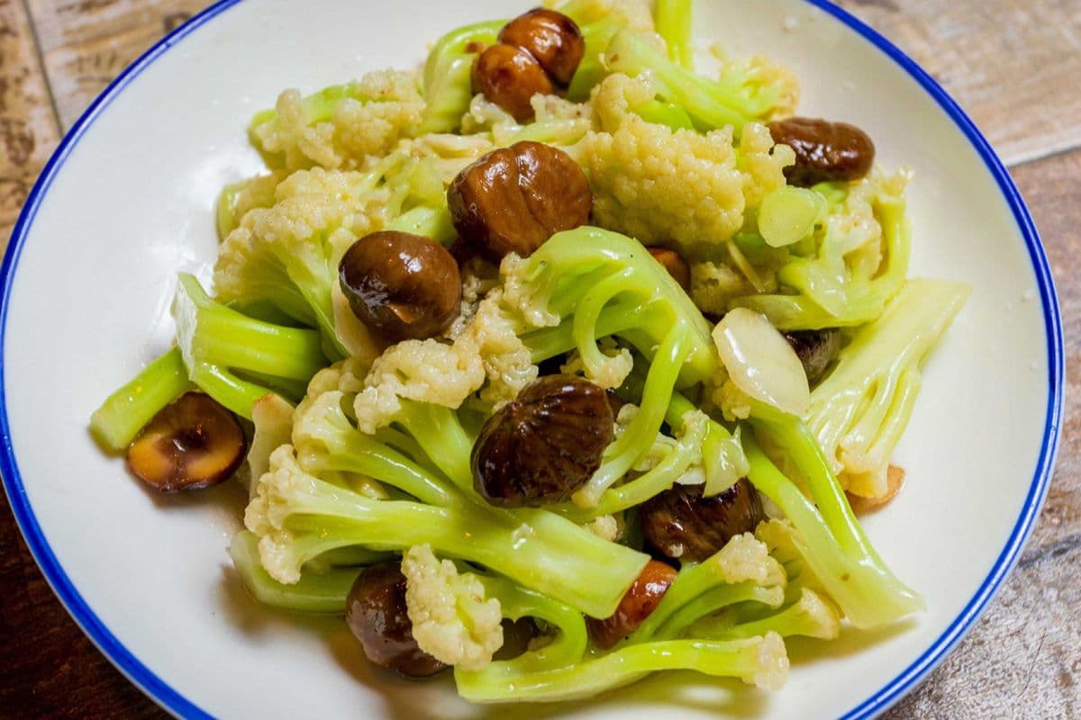 Braised Chestnut and Cauliflowers 板栗焖花菜