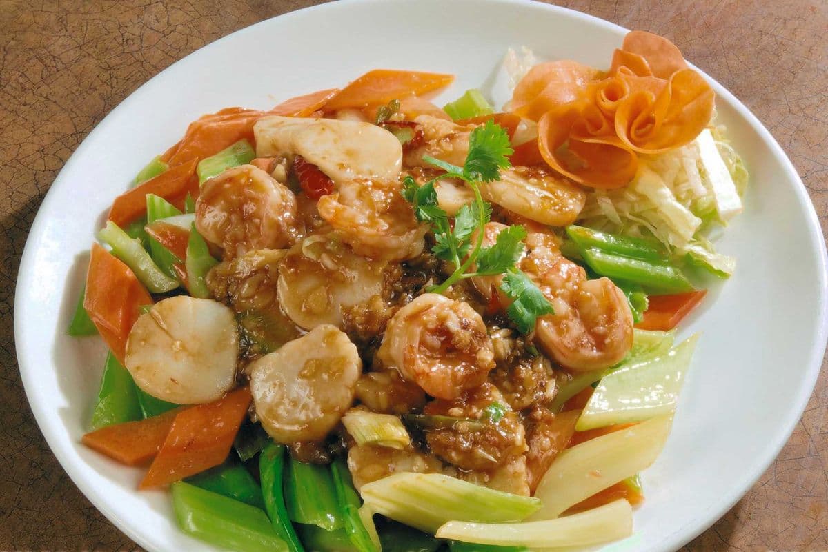 246 Stir-Fried Scallops and Shrimps with Vegetables in Spicy Sauce XO