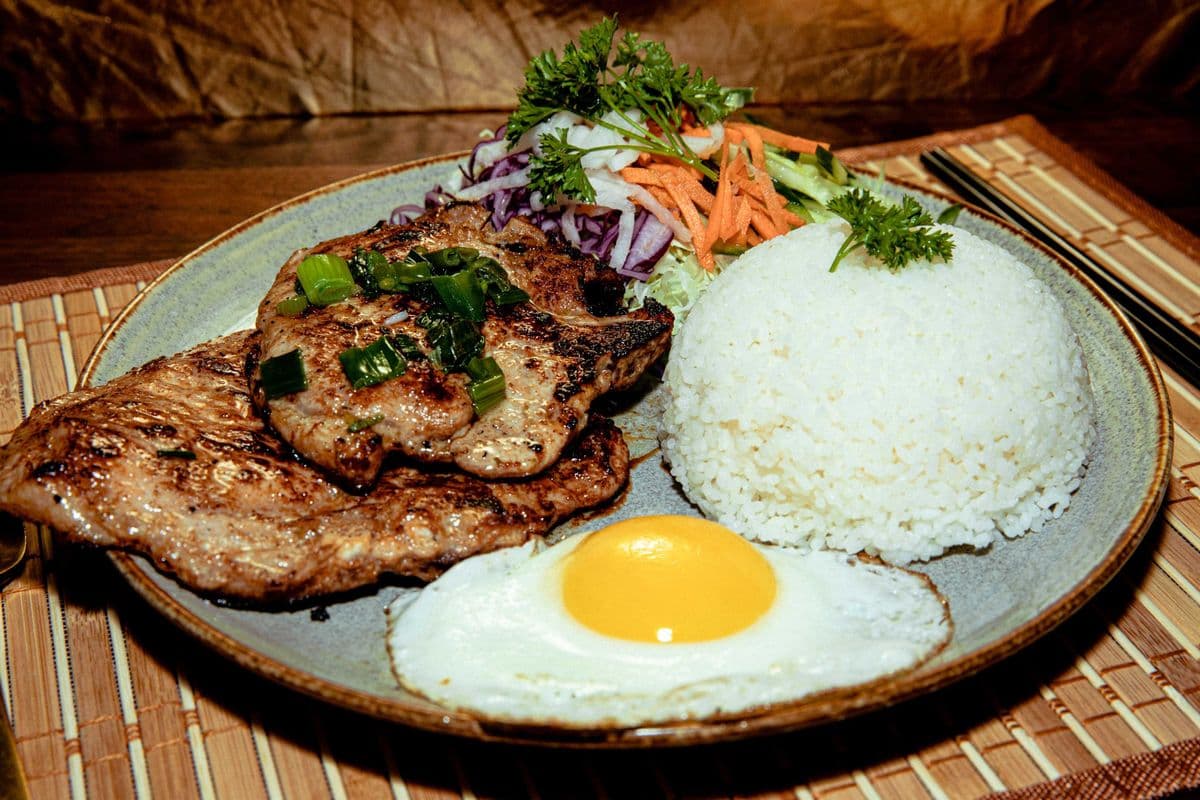 26. Com Suon Nuong, Trung Op La