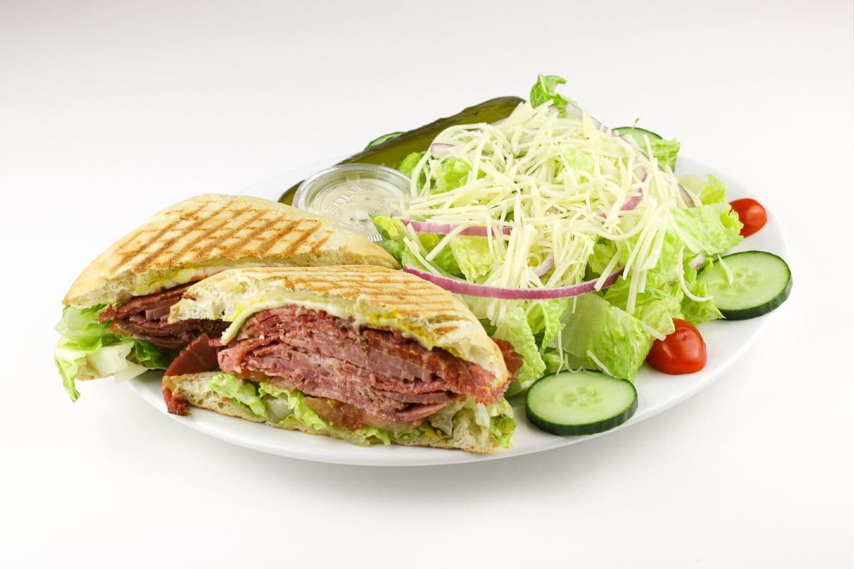 Panini viande fumée – Salade