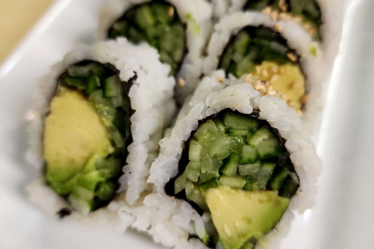 Avocado and Cucumber Roll (8 pcs)