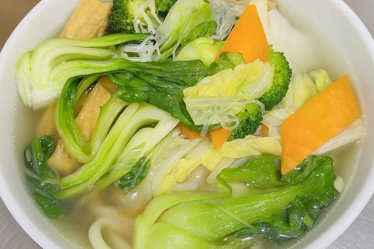 N4. Vegetable and Tofu Noodle Soup - 素菜湯麵