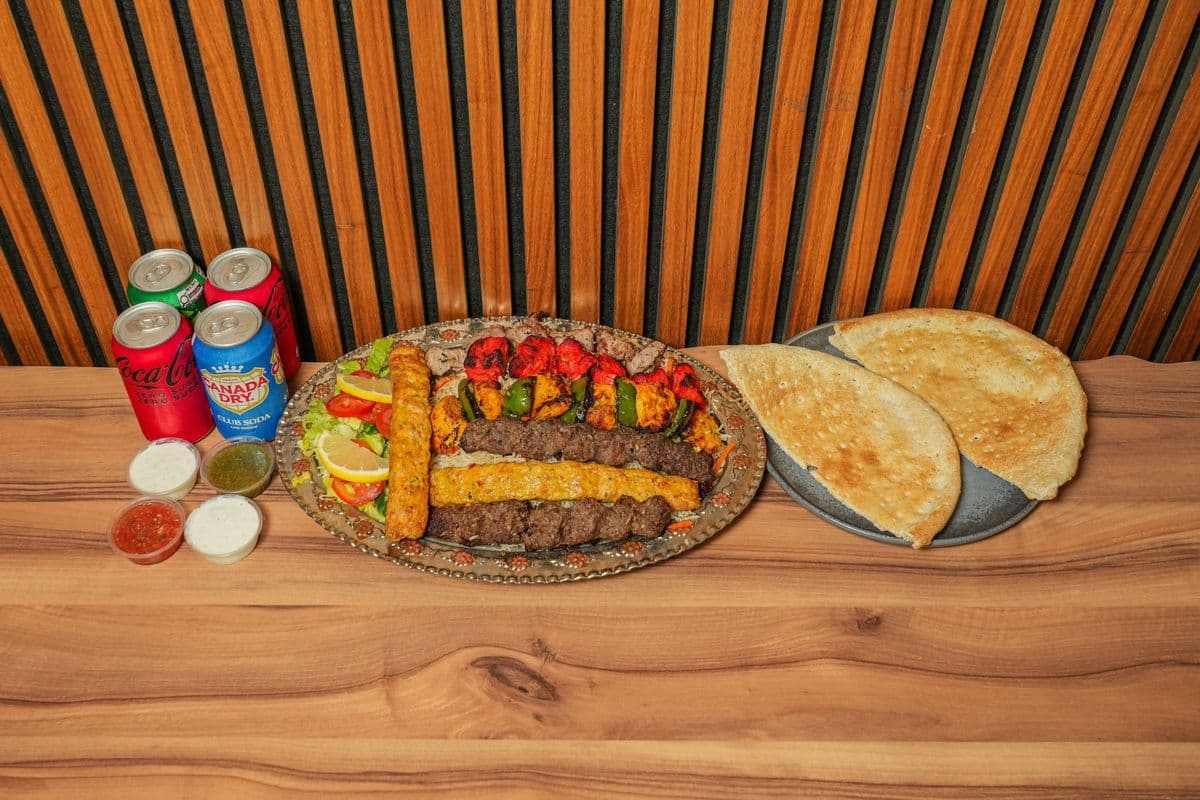 Mixed beef and chicken kabab platter for 4