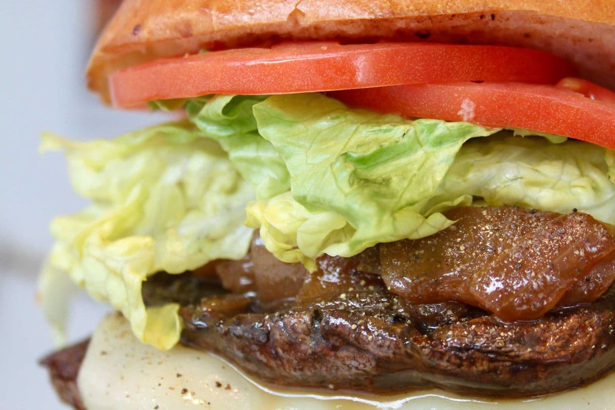 Oueen Burger (5.5 oz)
