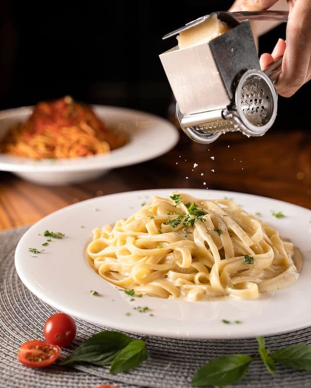 Fettuccine Alfredo - Fettuccine Alfredo