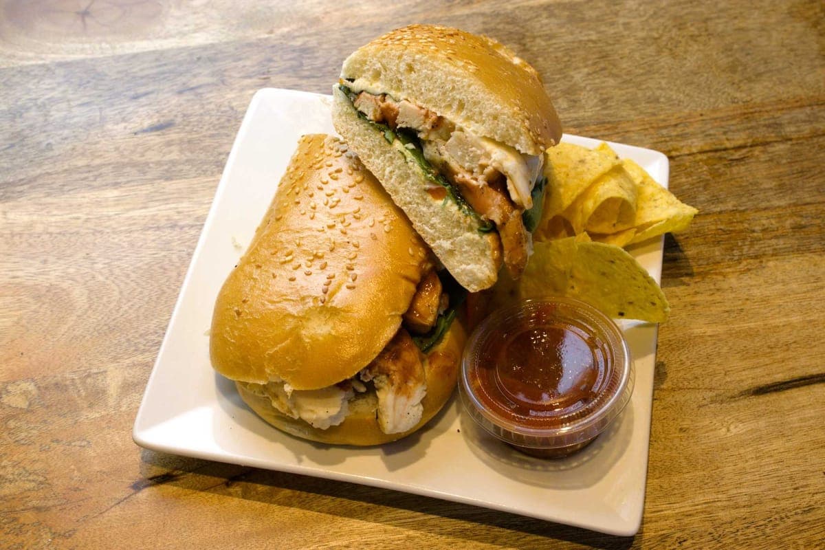 Panini HALAL Poulet B.B.Q. / HALAL B.B.Q. Chicken