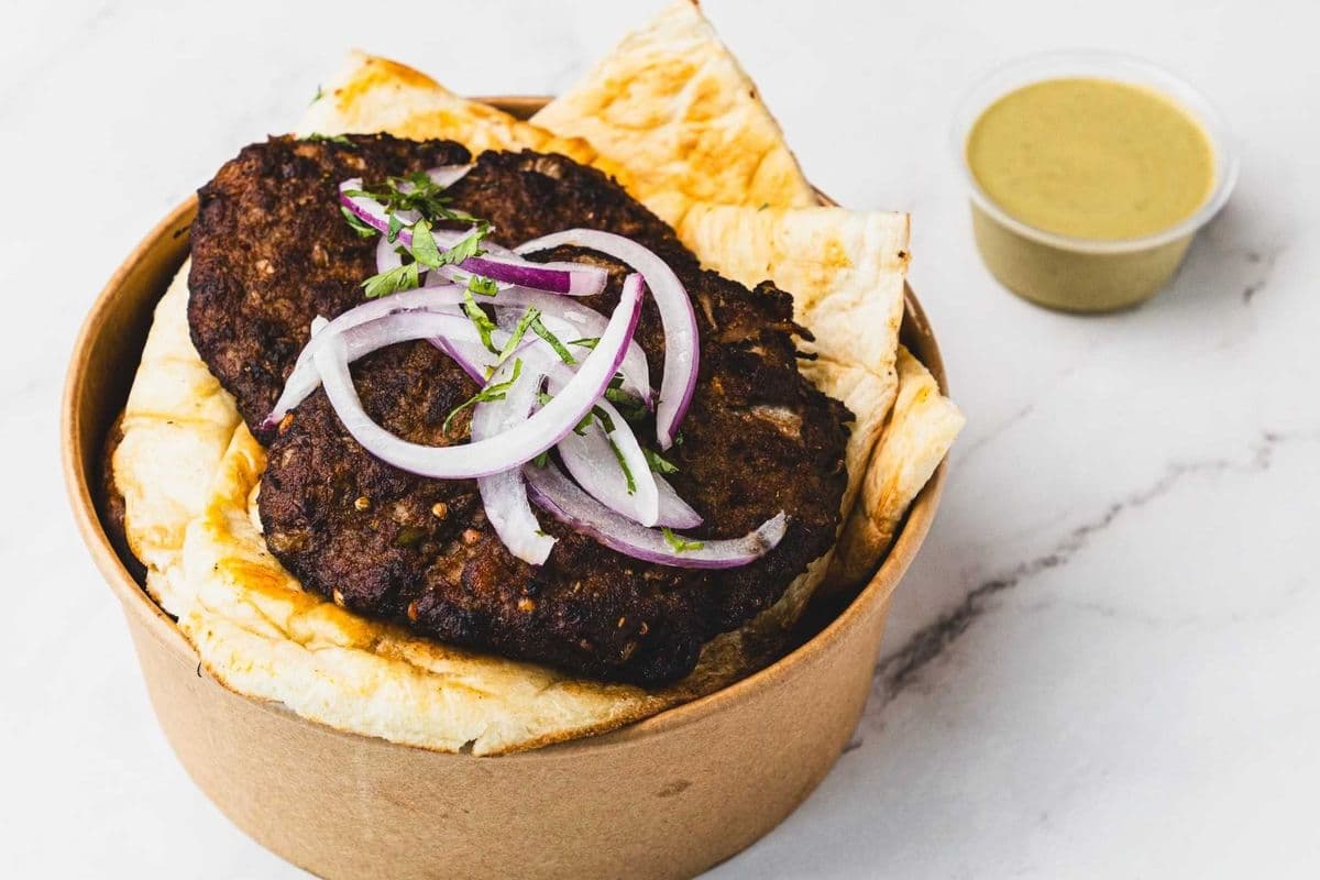 Chapli Kebab (2 pcs) with Naan