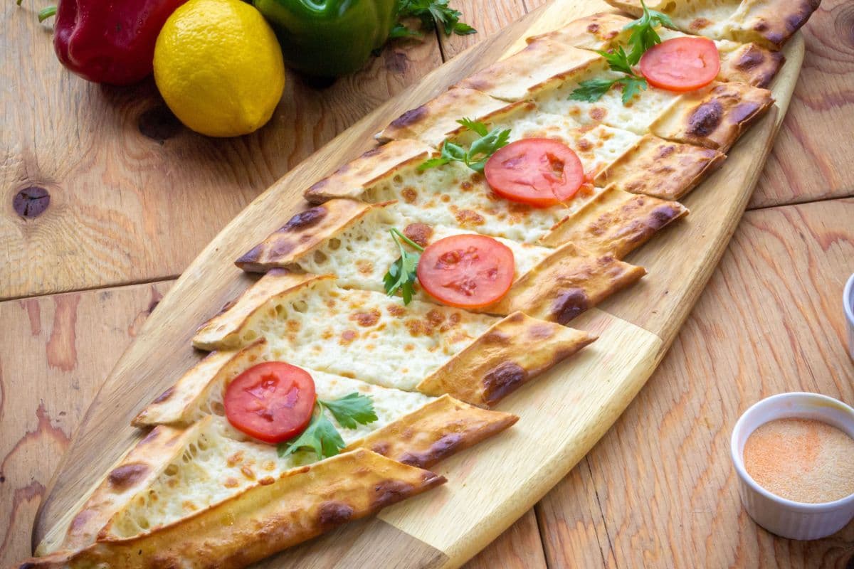 Kasarli Pide ( Mozzarella Cheese)