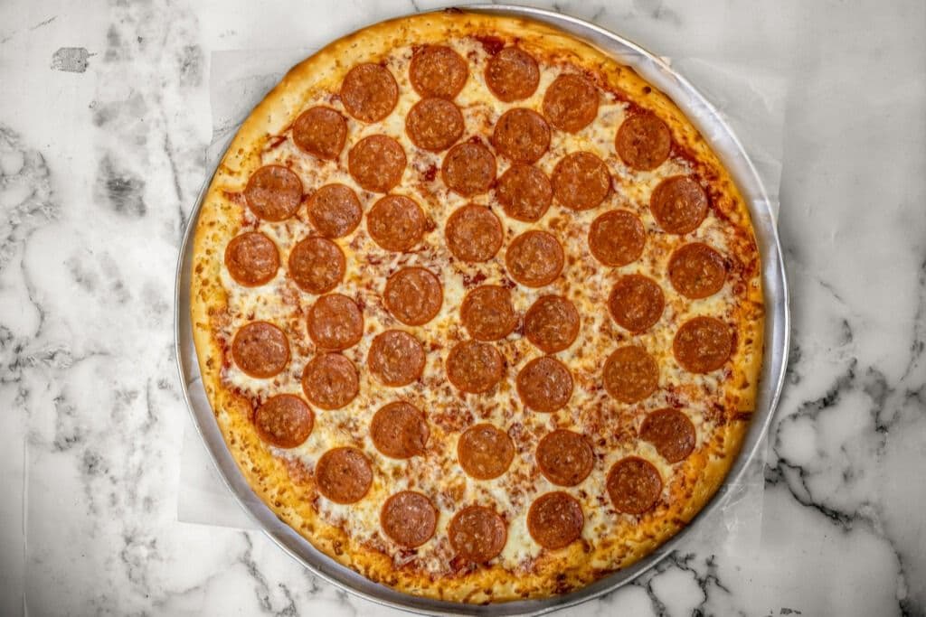 Medium Pizza Pepperoni ( Halal)