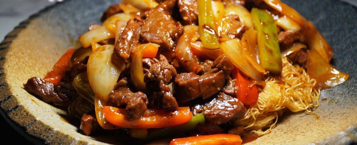 Shredded Beef with Black Pepper Crispy Chow Mein / 黑椒牛柳絲炒麵