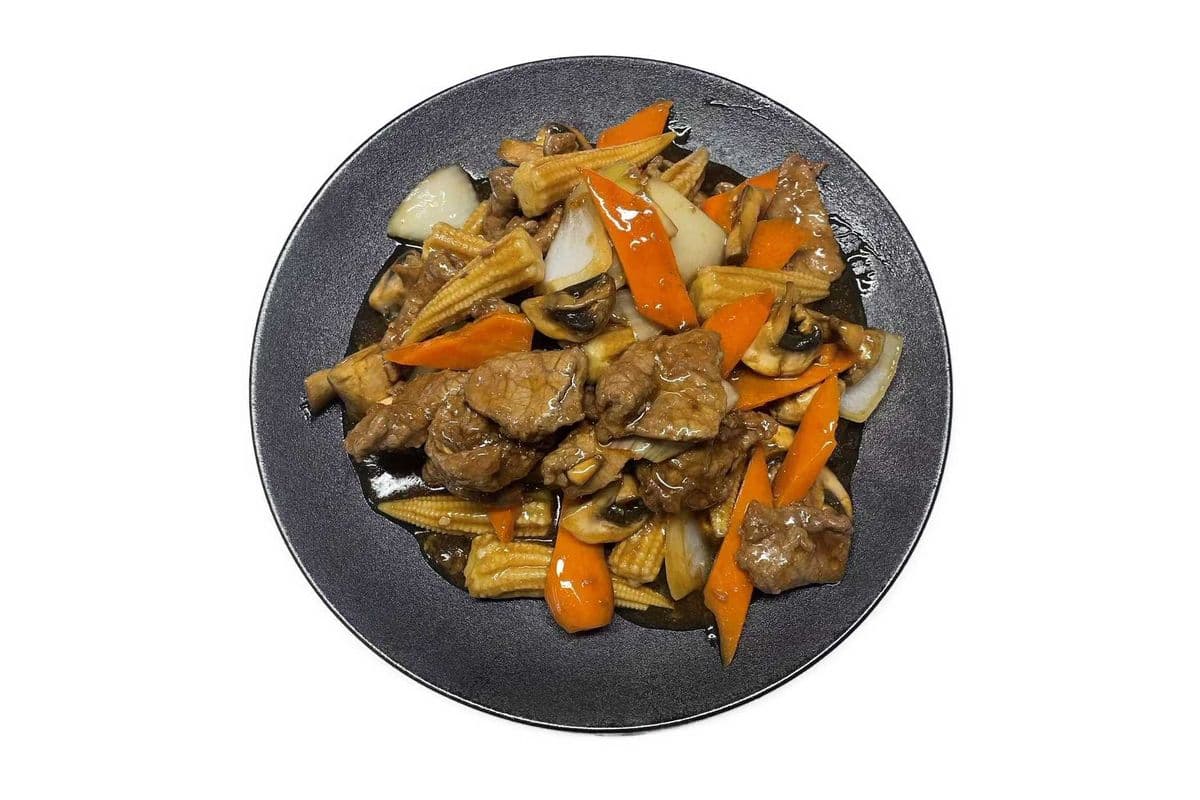 B4. Beef w/ Mushroom & Baby Corn 蘑菇粟米牛