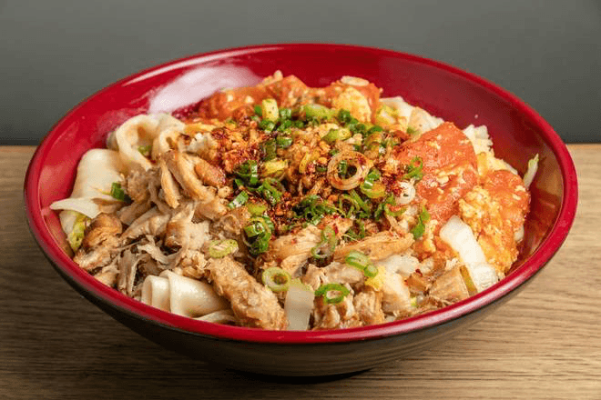 Hot Spicy Oil on Tomato Egg Stewed Pork Noodles 油泼西红柿鸡蛋腊汁肉拌面