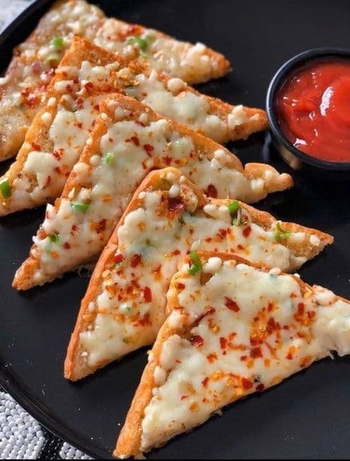 Cheezy Chicken Pao