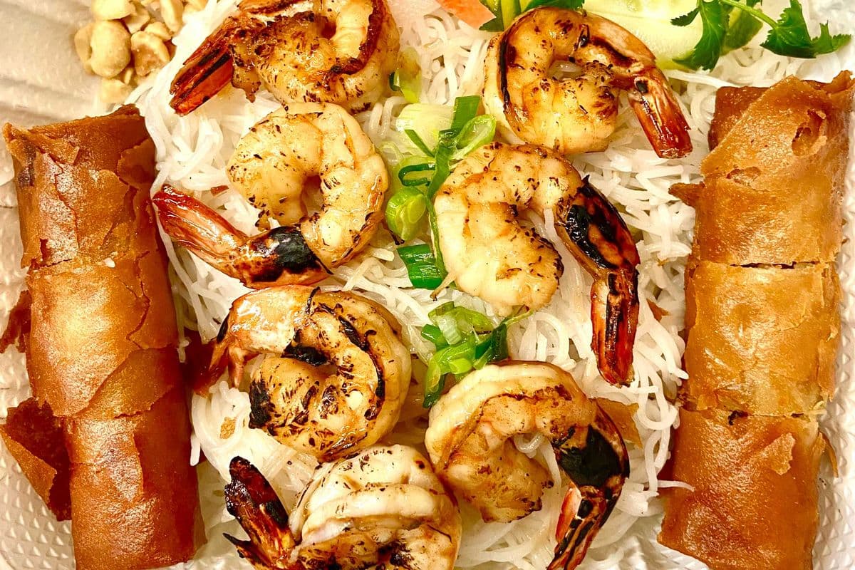 24 Grilled Prawns and Spring Roll - Bún tôm nướng chả giò