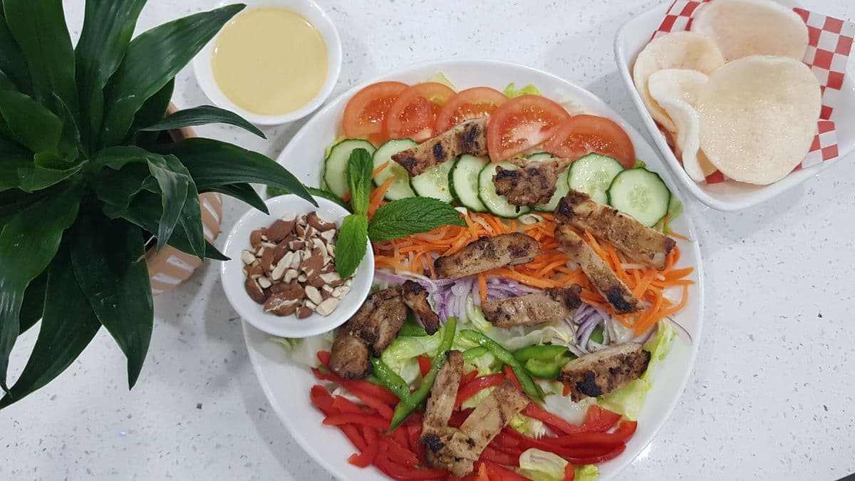 1381. Grilled Chicken Salad