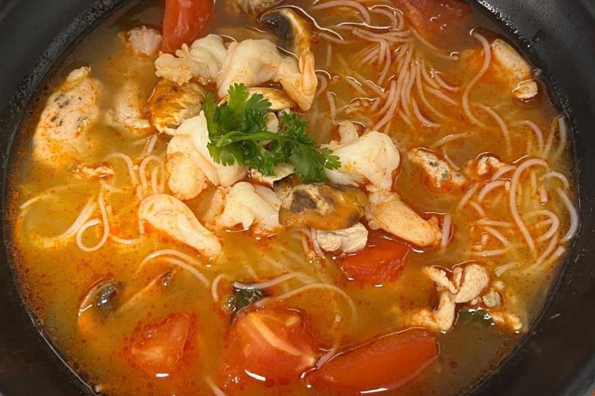 Thai Tom Yum Soup Noodle 泰式冬陰功湯麵
