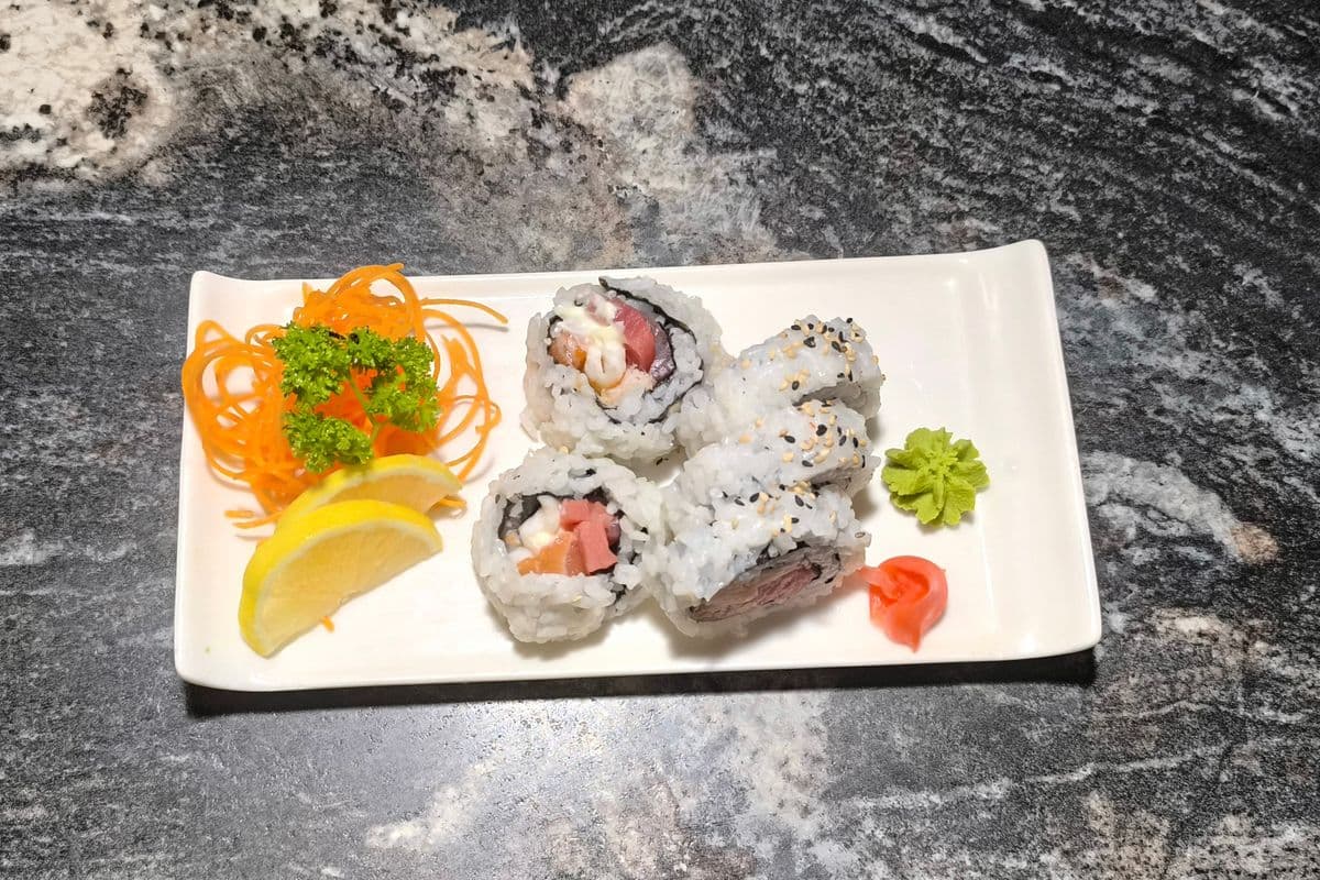 Sakana Special Roll (5 pcs)