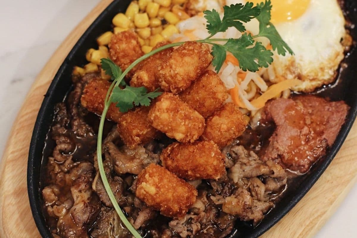 Bò Né / Sizzling Beef on Skillet