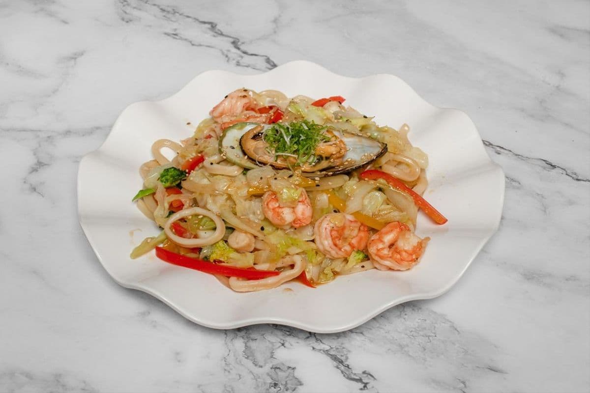 Y03. Seafood Yaki Udon