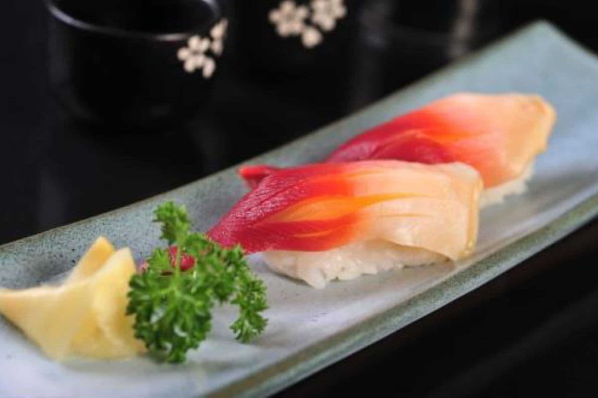 Surf Clam Nigiri (2 pcs)