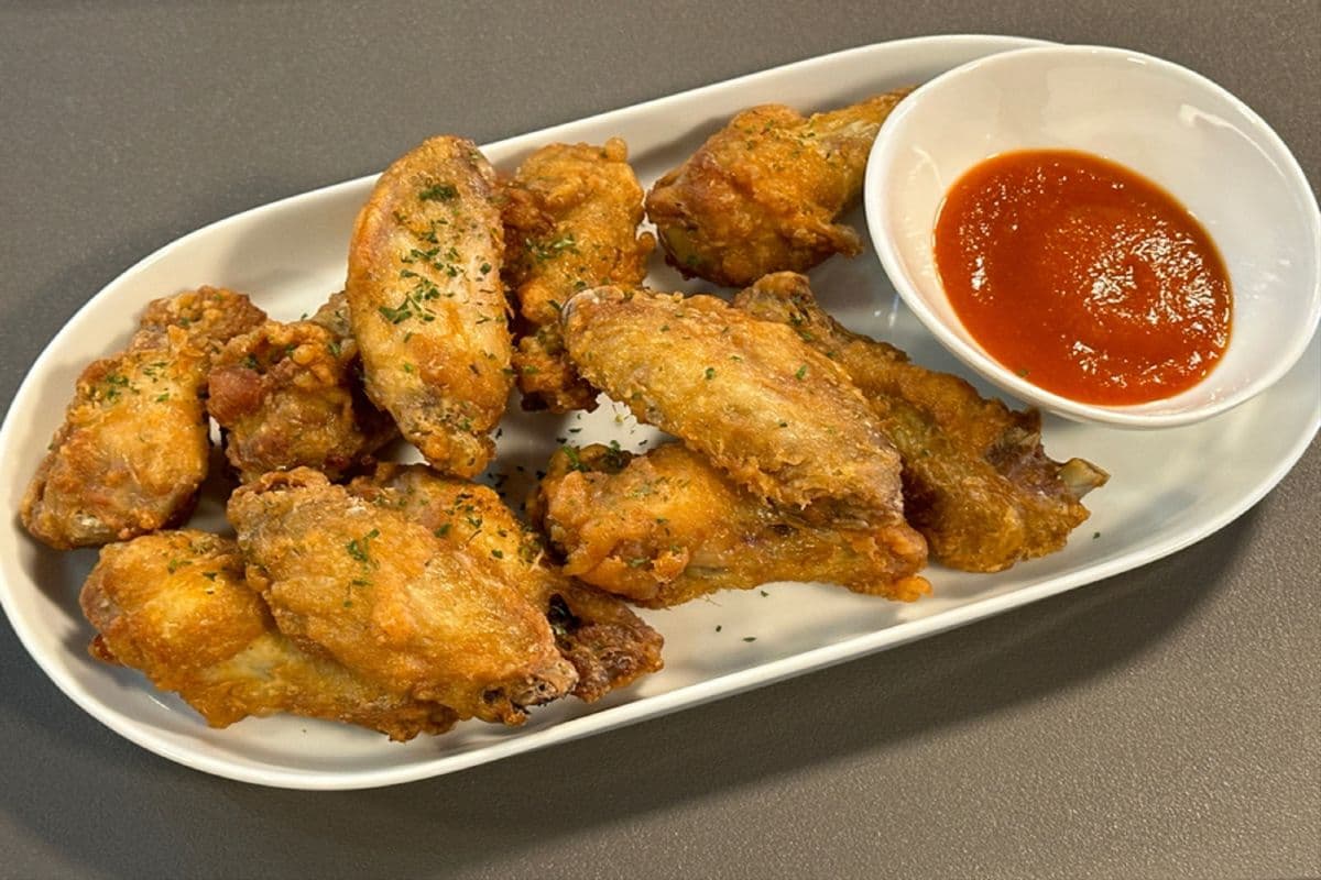 4. Deep Fried Chicken Wings (12 pcs) 炸鸡翅