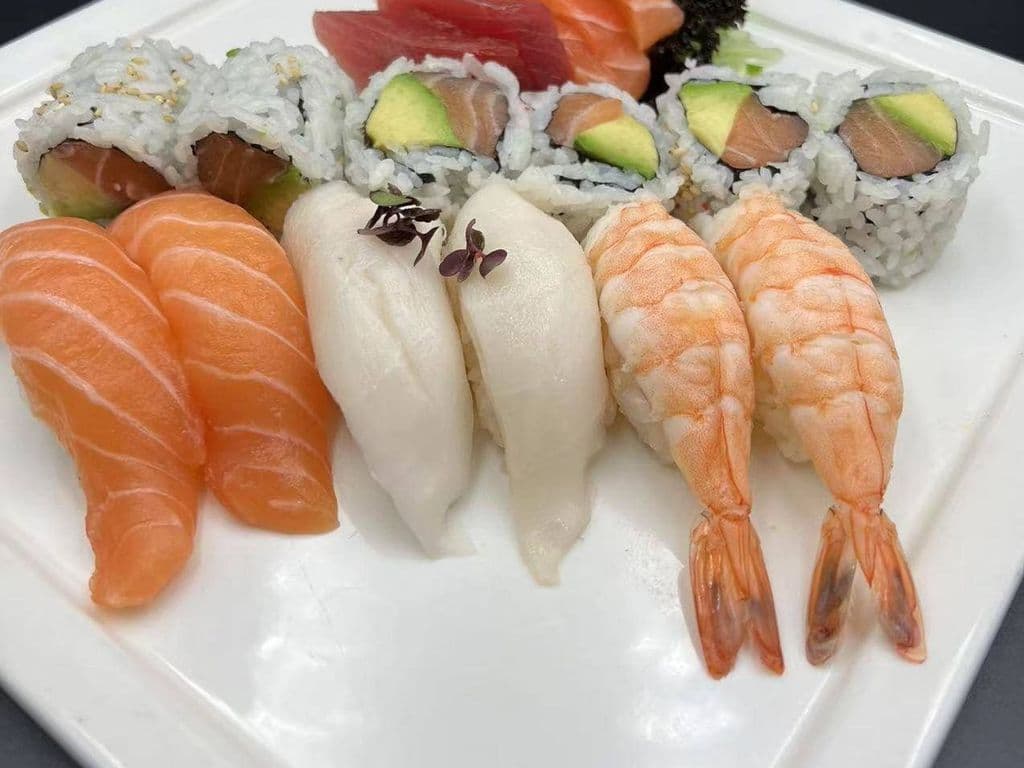 Sushi Sashimi For 1 (17pcs)